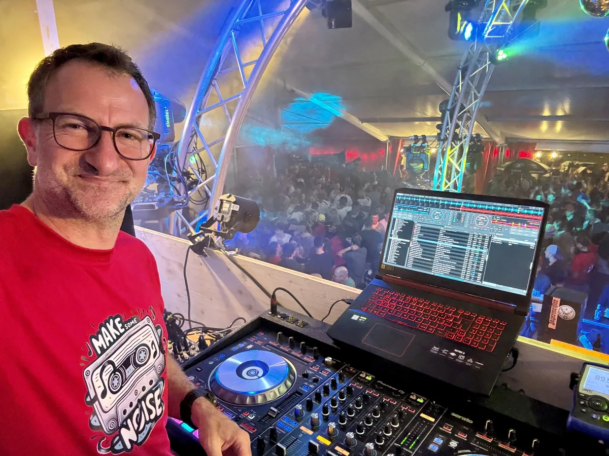 Hier im Einsatz beim Turnfest Mönchaltorf. Mann am Pult